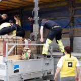 Le déchargement du matériel apporté par l'association depuis Charmey (FR) à Dyakovo Station, en Ukraine, à la frontière avec la Roumanie.